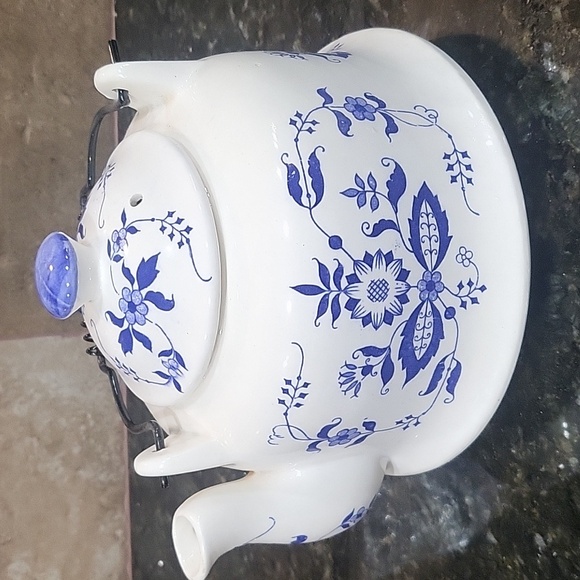 Vintage Blue Onion Pattern Tea Pot Set with Wire Spring Handle - Picture 5 of 14